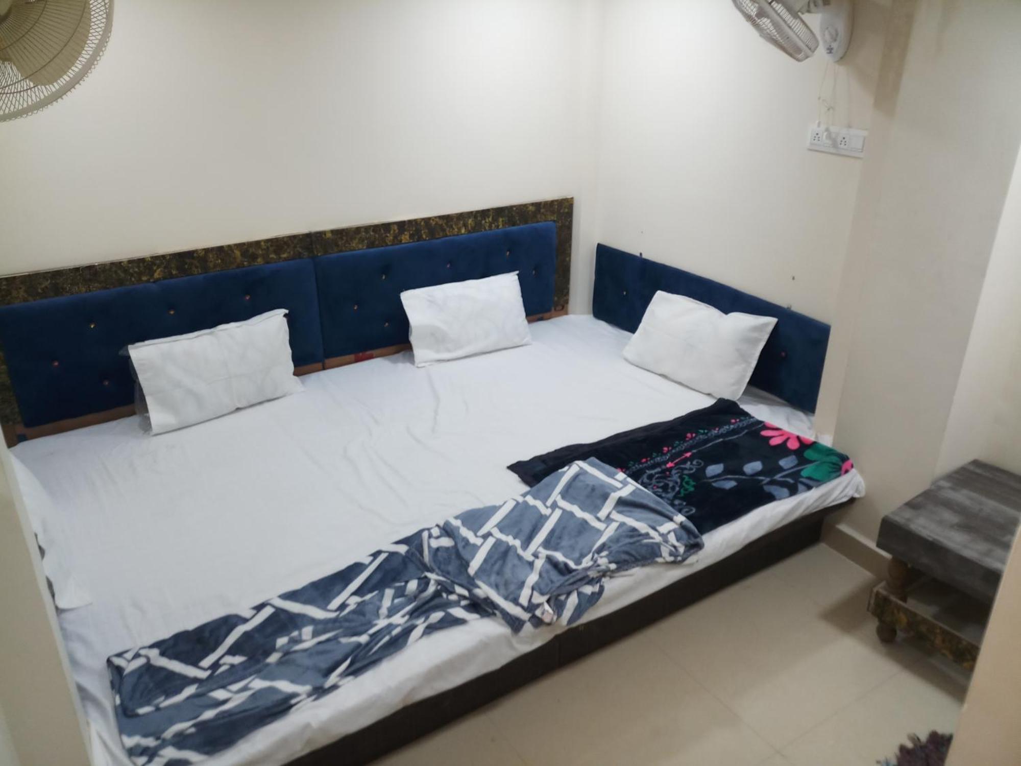 Hotel Blue Tower Inn Ujjain Bagian luar foto