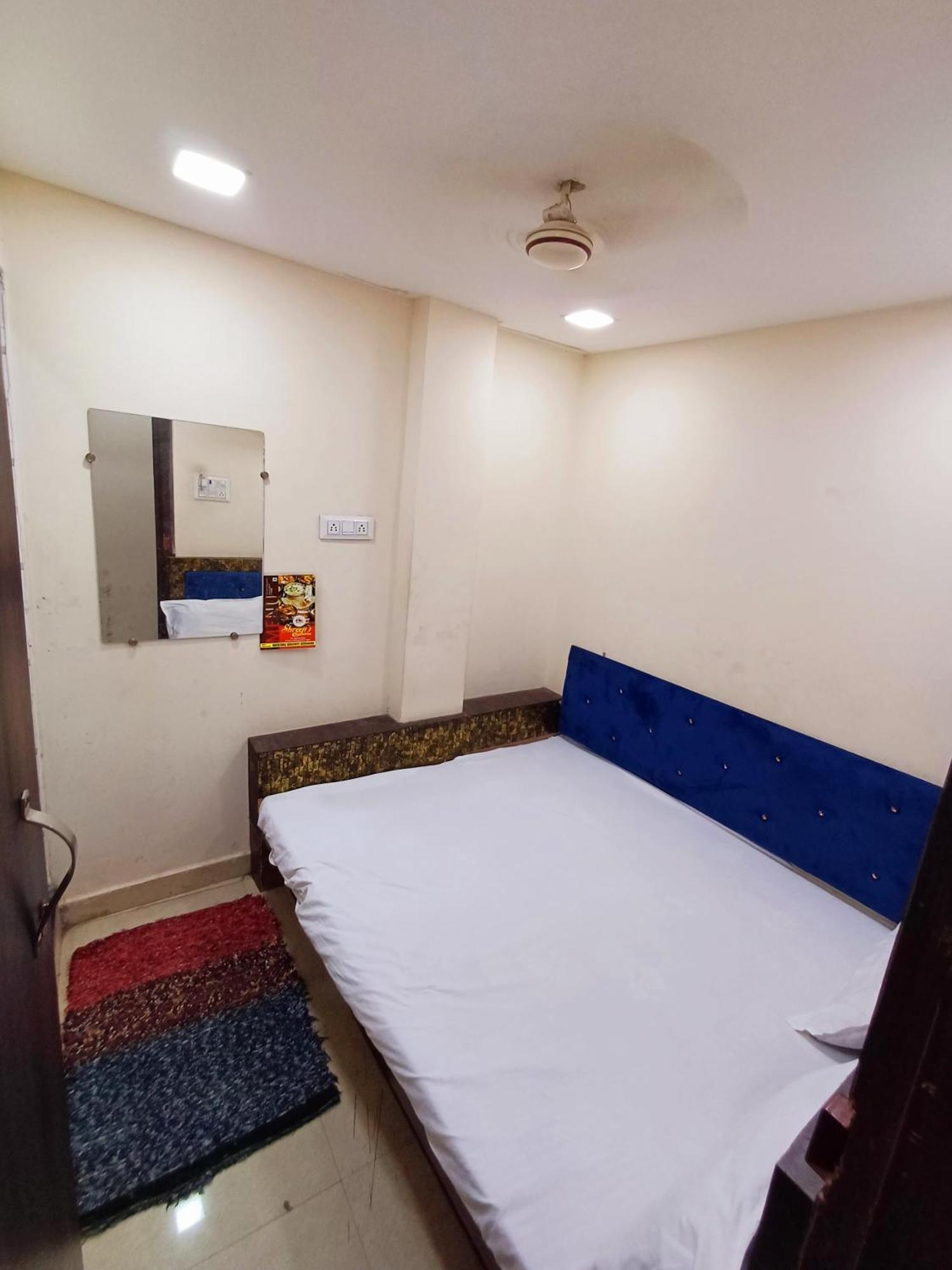 Hotel Blue Tower Inn Ujjain Bagian luar foto