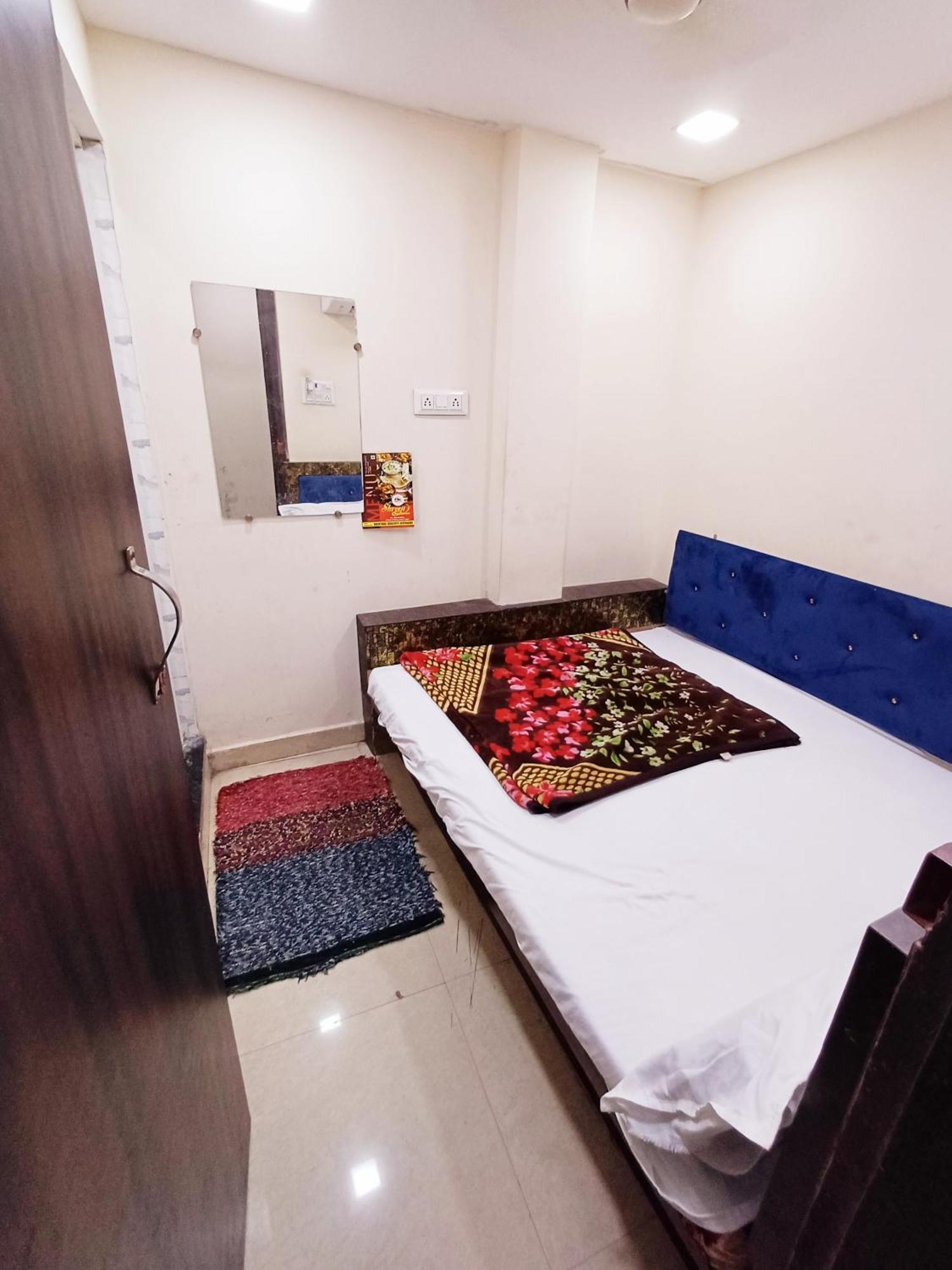 Hotel Blue Tower Inn Ujjain Bagian luar foto