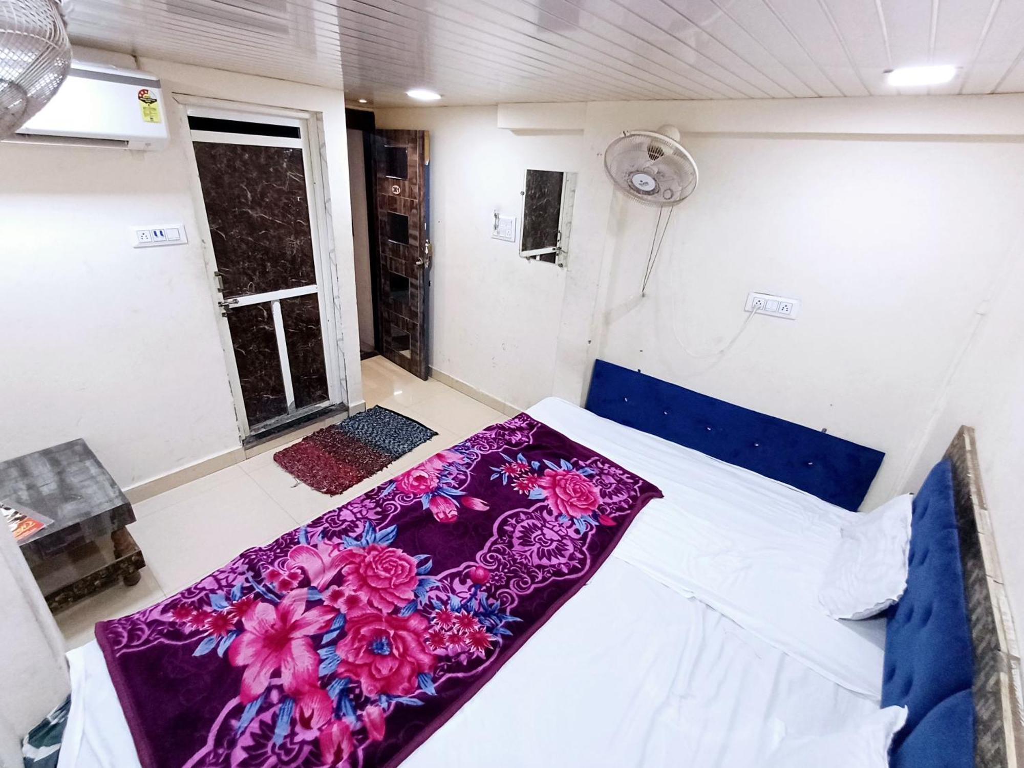 Hotel Blue Tower Inn Ujjain Bagian luar foto